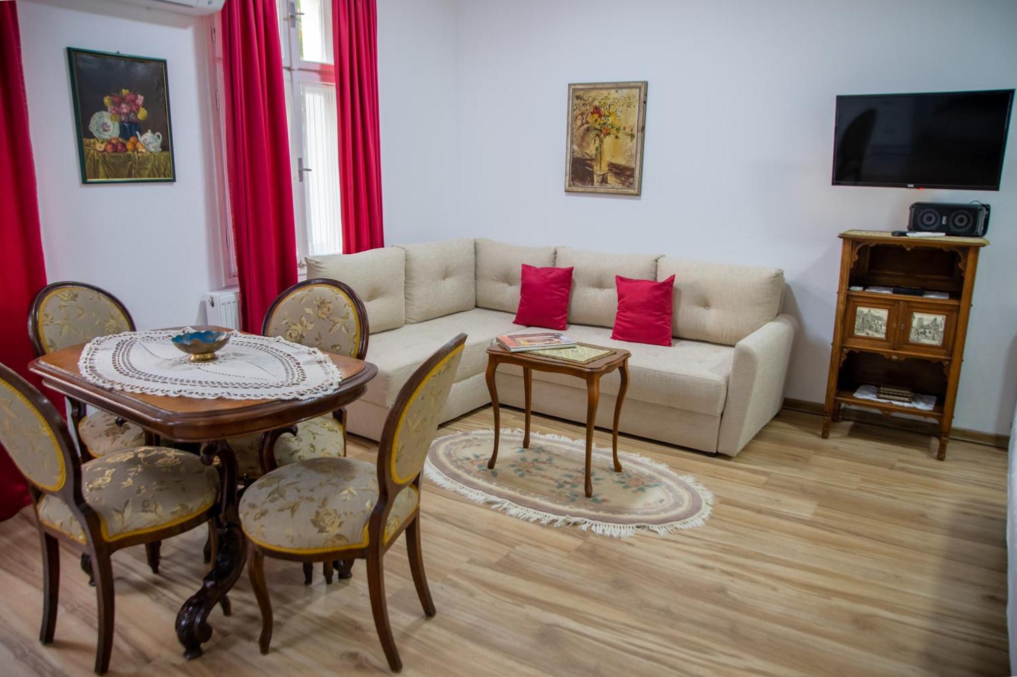 Apartman Centar 斯雷姆斯基卡尔洛夫奇 外观 照片