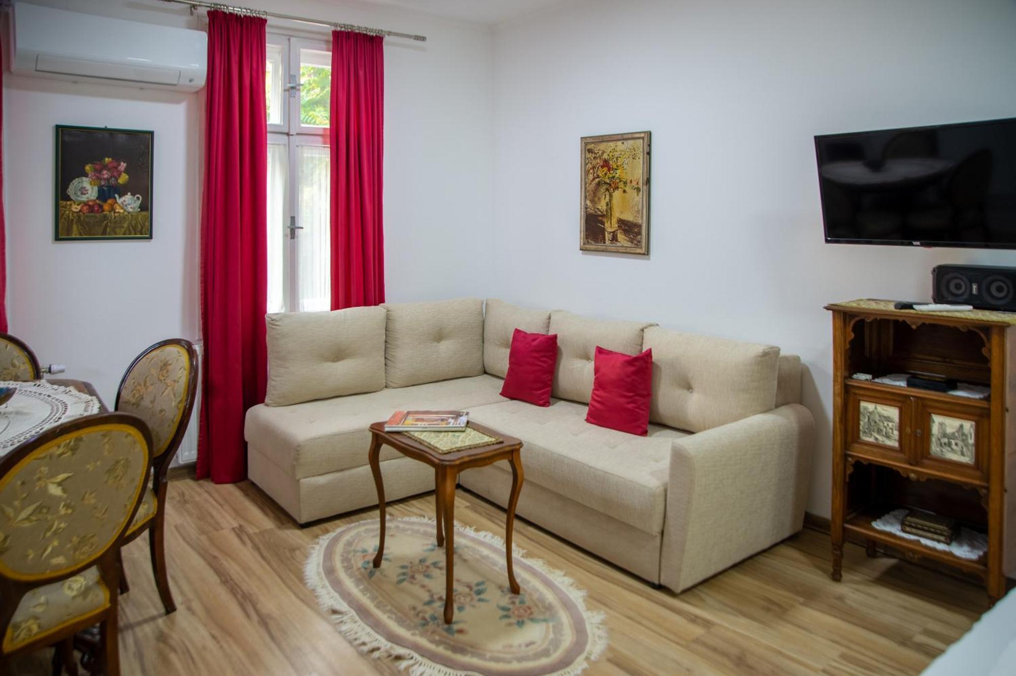 Apartman Centar 斯雷姆斯基卡尔洛夫奇 外观 照片