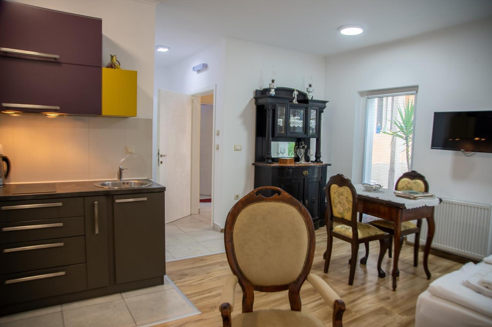 Apartman Centar 斯雷姆斯基卡尔洛夫奇 外观 照片